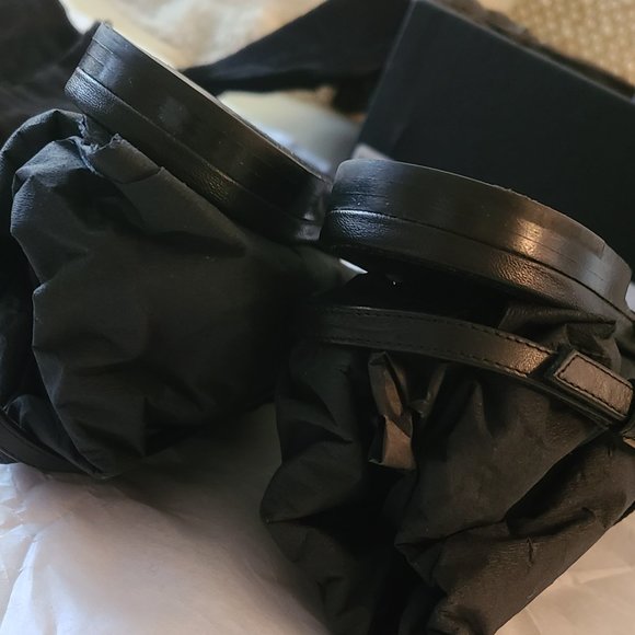 YSL Saint Laurent Cassandra Flat Leather Sandal Black With Gold Ysl LogoSz 39.5 - Picture 12 of 16